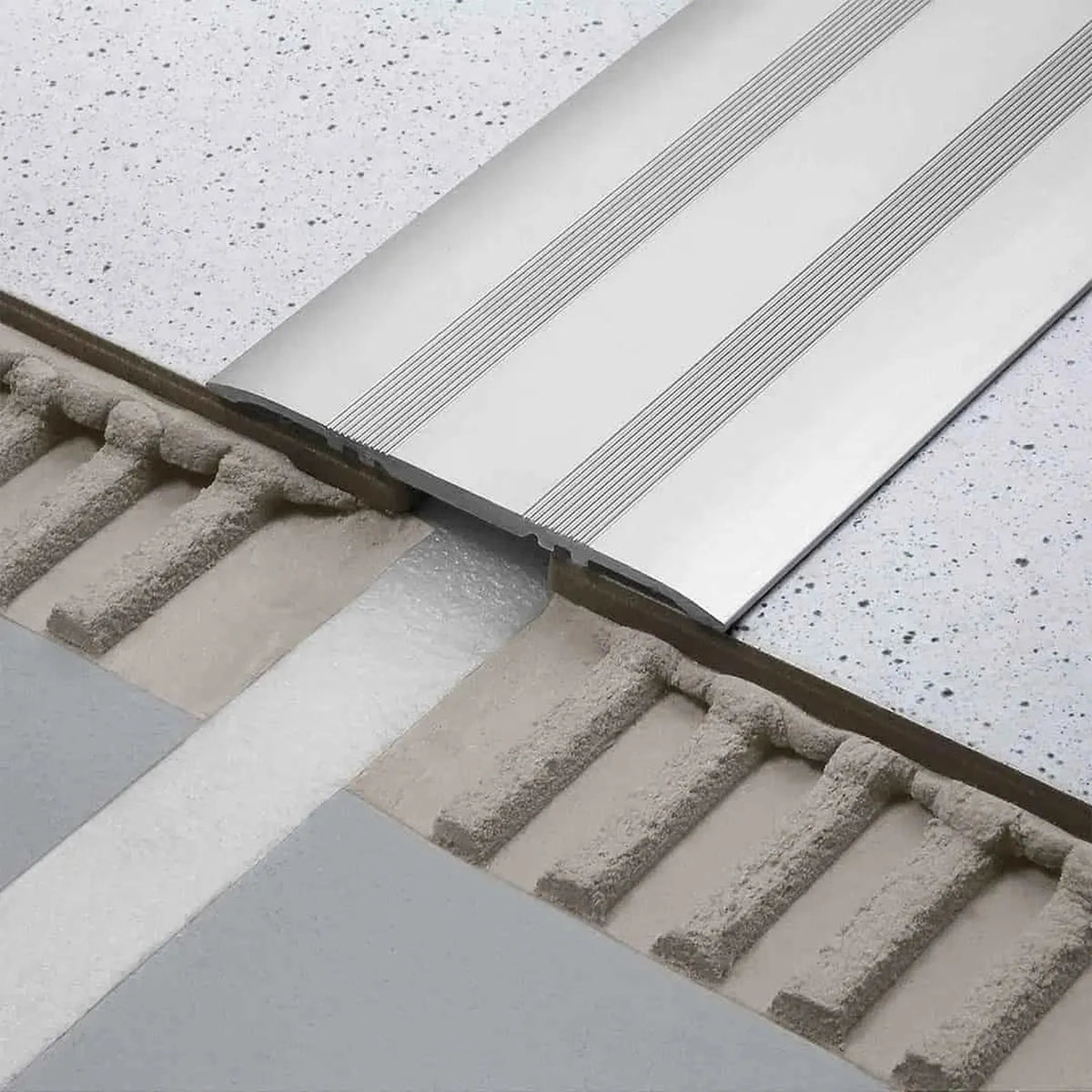 Image d'ambiance du profilé de recouvrement of the joints de dilatation avec surface striée #FR0002922 #FR0002926 #FR0002930 #FR0002934