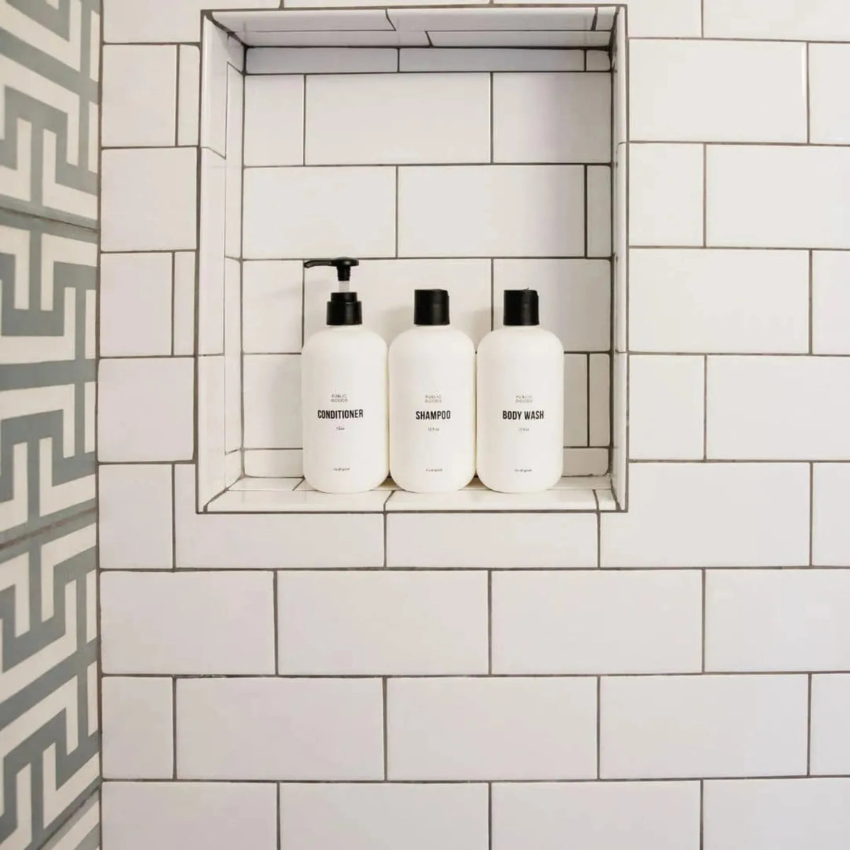 Niche murale encastrée et carrelée PRO avec conditionneur, shampooing et gel douche #FR0004998
#FR0005001