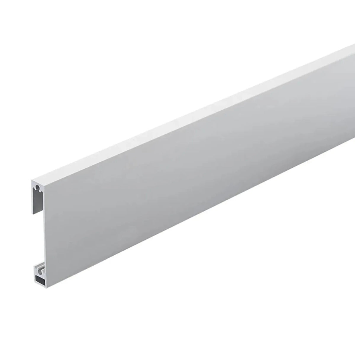 Nahaufnahme der silber eloxierten Sockelleiste Square #A0002795
#A0003892