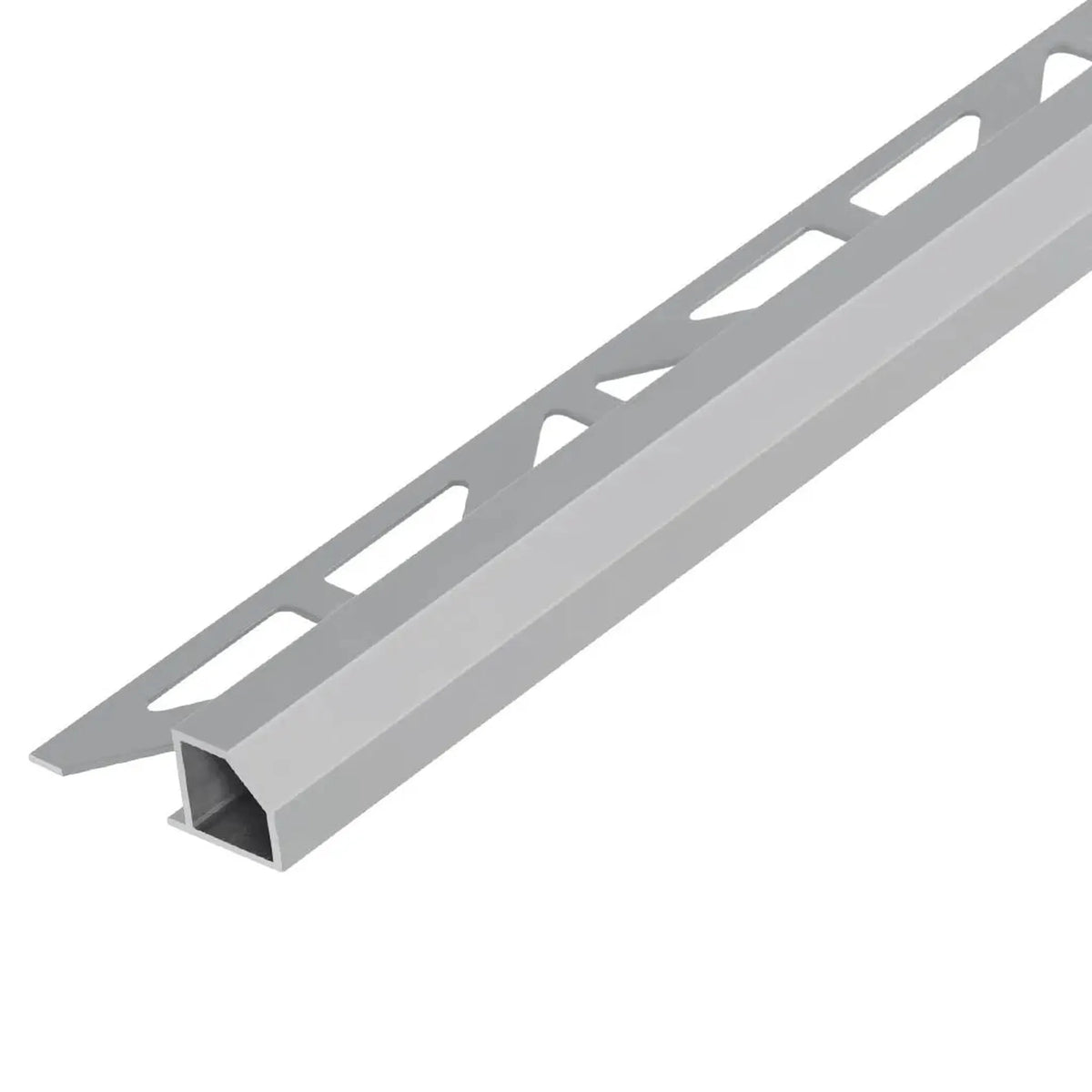 Profil kwadratowy z aluminium malowanego proszkowo w kolorze szarym betonowym ze ściętą krawędzią widoczną, perforacją trójkątną i matowym wykończeniem.