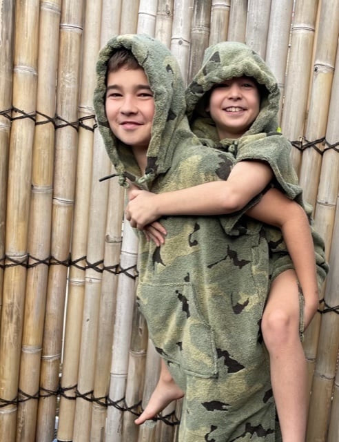 surfponcho-camo-kids