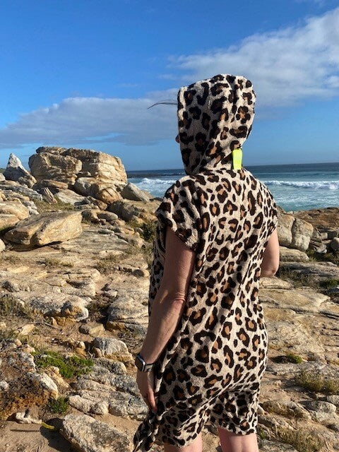 Surfponcho luipaardprint