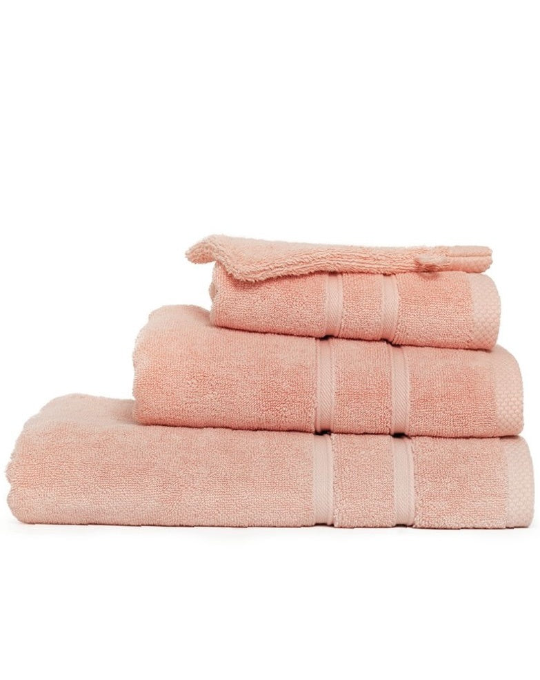 Zalmroze luxe handdoeken