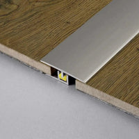 Profilé de transition anodisé titane CLIP avec fond en bois brun inséré #FR0003678
#FR0003679