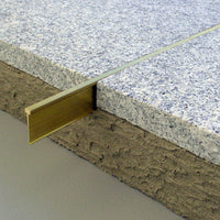 Scheidingsprofiel T-vorm messing naturel terrazzo grote variant 25mm sfeerbeeld #A0005450