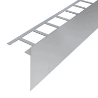 Detailansicht des silber eloxierten Balkonwinkelprofils T-Form mit 120 mm Blendenhöhe #A0003285