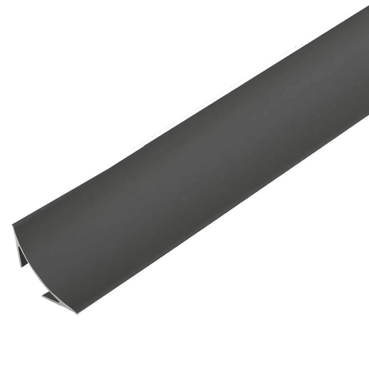 Zbliżenie profilu przyściennego COVE z aluminium. Profil wklęsły o czarnej malowanej proszkowo powierzchni #A0005063