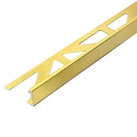 Zbliżenie profilu kątowego DURAL z aluminium anodyzowanego na złoto o błyszczącym wykończeniu i perforacji trójkątnej #A0005184 #A0005185 #A0005186 #A0005187