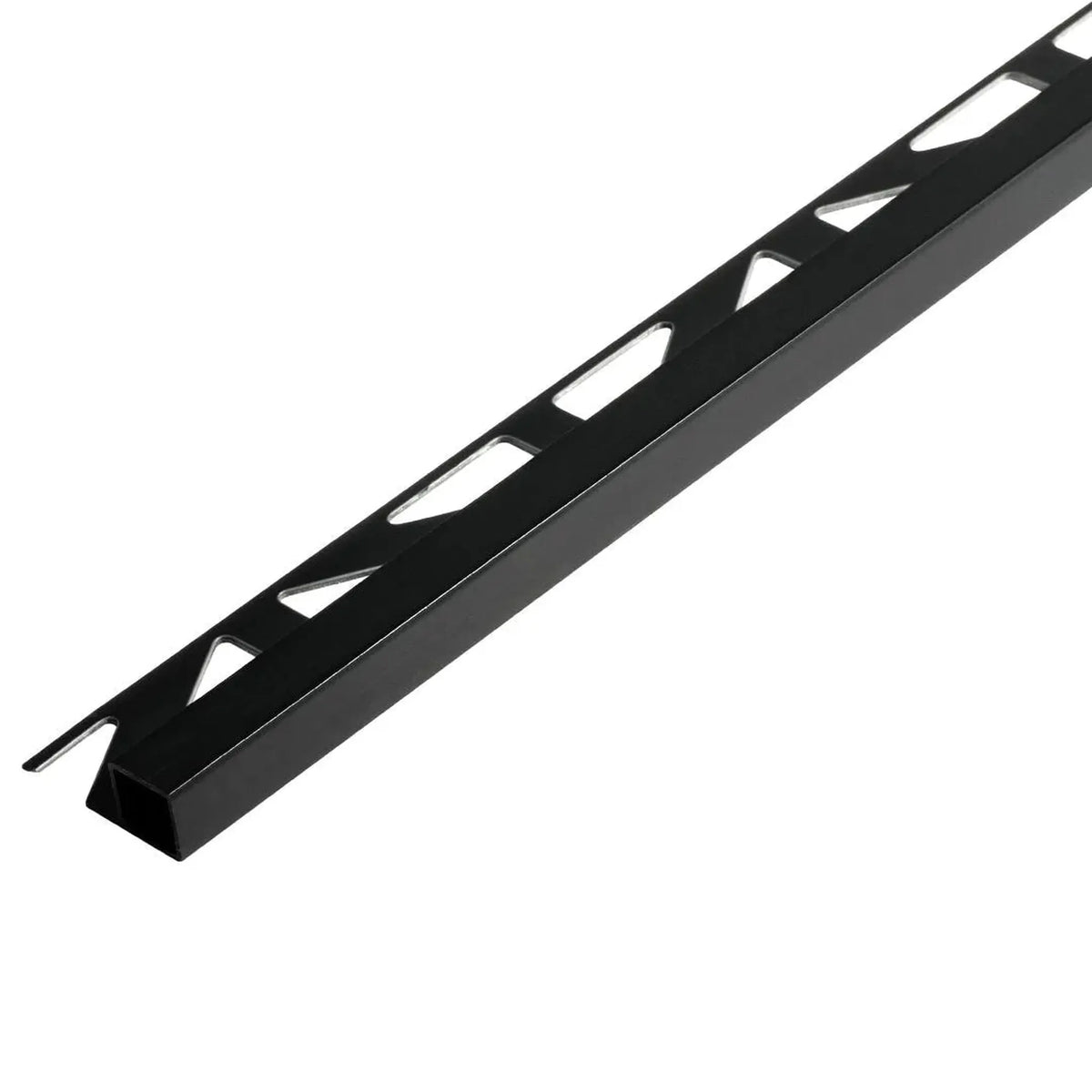 Detailaufnahme eines schwarzen DURAL Quadratprofils aus PVC mit Dreieckstanzung auf dem Auflageschenkel #A0004106
#A0004419
#A0004420
