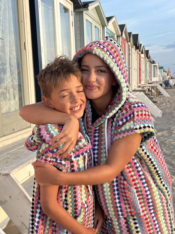 Kindersurfponcho Pom