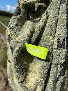 neon gele label