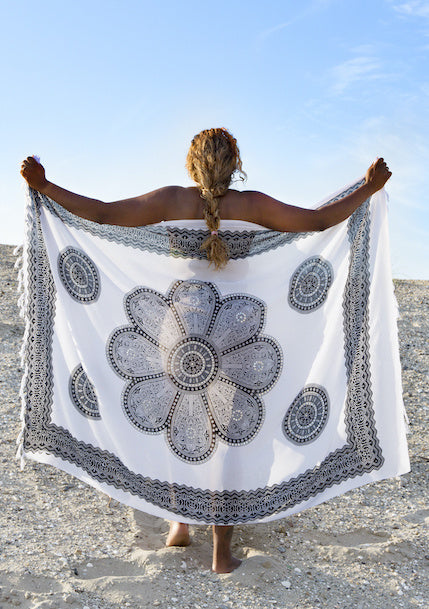 sarong white black