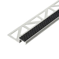 Vue détaillée du profilé de nez de marche en aluminium antidérapant avec insert noir nuit #A0001724
#A0002701