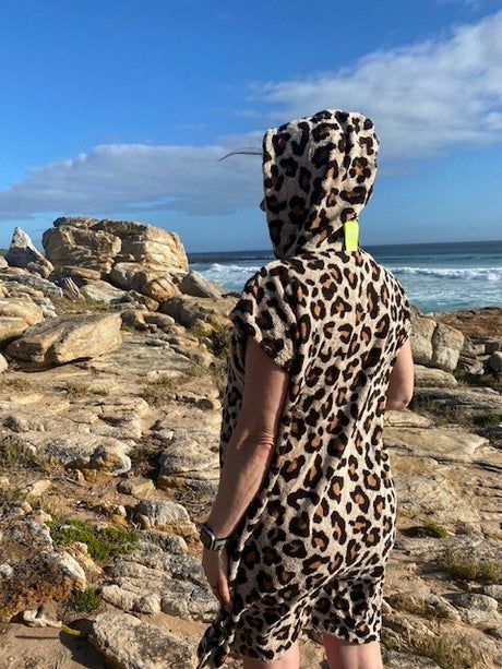 Surfponcho luipaardprint